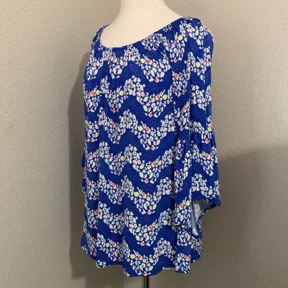 boutique brand blue leopard print off the shoulder top with flutter sleeves - Picture 7 of 11